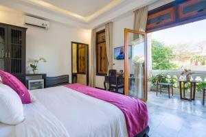 Voodi või voodid majutusasutuse Hoian Central Hotel toas
