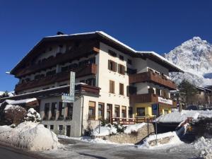 Nespecifikovaný výhled na hory nebo výhled na hory při pohledu z hotelu