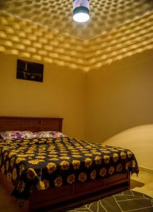 Tempat tidur dalam kamar di Jamila Apartment For Families