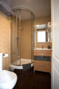 Koupelna v ubytování Hostal Eixample + 37 fotografií