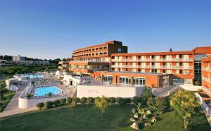 an aerial view of a hotel with a swimming pool at Hotel Albatros Plava Laguna in Poreč