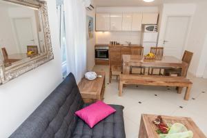 Kuchyň nebo kuchyňský kout v ubytování Apartments Kukuriku