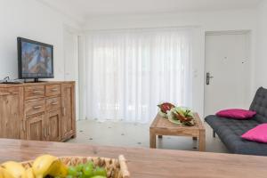 TV a/nebo společenská místnost v ubytování Apartments Kukuriku