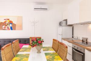 Kuchyň nebo kuchyňský kout v ubytování Apartments Kukuriku