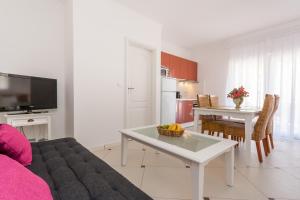 Kuchyň nebo kuchyňský kout v ubytování Apartments Kukuriku