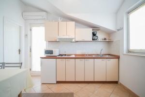 Kuchyň nebo kuchyňský kout v ubytování Apartments Petranic
