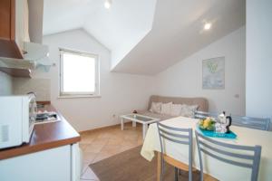 Kuchyň nebo kuchyňský kout v ubytování Apartments Petranic