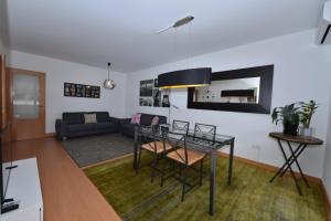 a living room with a table and a couch at Apartamento CERCA PLAYA CON BALCON Y BBQ in Calafell +3 photos