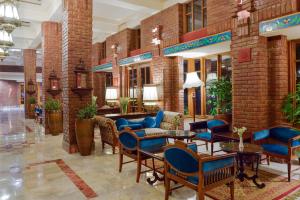 Restoran või mõni muu söögikoht majutusasutuses Faisalabad Serena Hotel