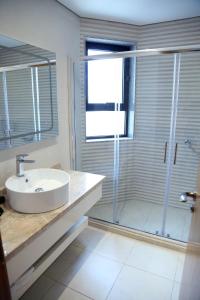 Koupelna v ubytování Verdun Suites Hotel + 17 fotografií