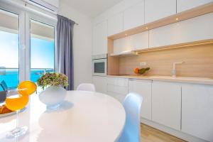 Kuchyň nebo kuchyňský kout v ubytování Horizon View Apartment