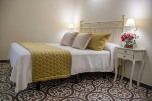 Imagen de la galería de Hostal Boutique Casa La Laja, en Chiclana de la Frontera 31 fotos más