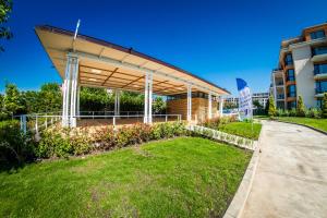 Сад в Premier Fort Beach Hotel