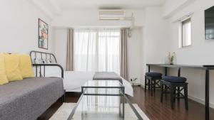 Gallery image of Nanba West Sakuragawa Station Apartment in Osaka