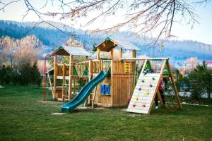 Zona de joacă pentru copii de la Wolkendorf Bio Hotel & Spa