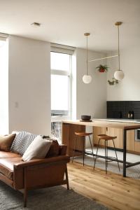 a living room with a couch and a kitchen at Lokal Hotel Fishtown in Philadelphia