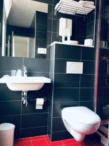 Ảnh trong thư viện ảnh của The Originals City, Hôtel Lecourbe, Paris Tour Eiffel ở Paris