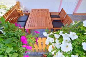 Vonkajšia záhrada v ubytovaní Guesthouse Ella