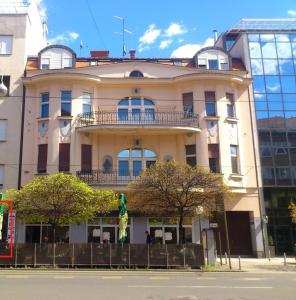 Budova, v ktorej sa apartmán nachádza
