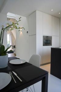 Kuchyň nebo kuchyňský kout v ubytování Leopold5 Luxe-Design Apartment