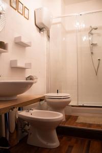 A bathroom at Alloggio Turistico al Civico n 32
