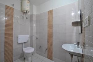 a bathroom with a toilet and a sink at Satkar Hotel in Jaipur