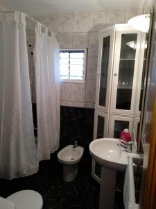 Kúpeľňa v ubytovaní casa rural Aguarijo