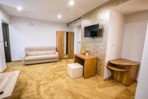 TV a/nebo společenská místnost v ubytování Hotel Andon Angelov