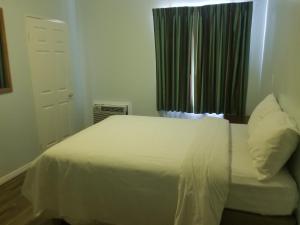 Cama o camas de una habitación en Budget Inn Hollywood