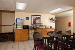 Gallery image of Days Inn by Wyndham Park City Kansas in Park City