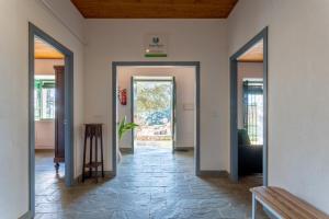 Fotografie z fotogalerie ubytování Casa del Ingeniero , alberca 4 Hab 8 Pers 3 Chimeneas con horno v destinaci Puerto de la Laja