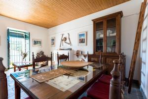 Posezení v ubytování Casa del Ingeniero , alberca 4 Hab 8 Pers 3 Chimeneas con horno