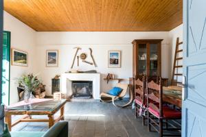 Posezení v ubytování Casa del Ingeniero , alberca 4 Hab 8 Pers 3 Chimeneas con horno