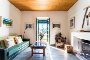 Posezení v ubytování Casa del Ingeniero , alberca 4 Hab 8 Pers 3 Chimeneas con horno