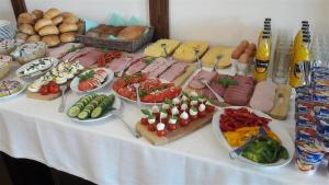 Jedlo v ubytovaní bed & breakfast alebo blízkom okolí