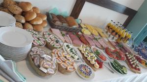 Jedlo v ubytovaní bed & breakfast alebo blízkom okolí