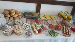 Jedlo v ubytovaní bed & breakfast alebo blízkom okolí