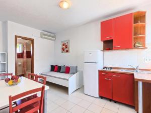 Fotografie z fotogalerie ubytování Apartment in Seget Donji 7361 v Trogiru