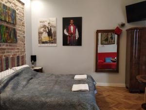 Łóżko lub łóżka w pokoju w obiekcie Krakowsky Apartment