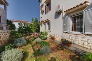 Fotografie z fotogalerie ubytování Apartments in Mali Losinj 15006 v destinaci Mali Lošinj