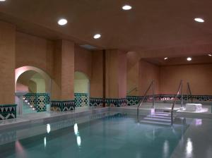 Bazén v ubytování Hotel Macià Real De La Alhambra nebo v jeho okolí