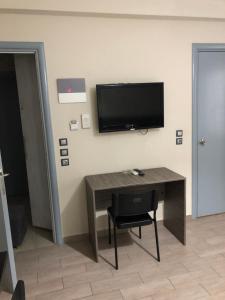 TV a/nebo společenská místnost v ubytování roomotel.com