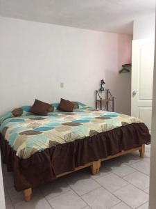 מיטה או מיטות בחדר ב-Hotel Lienzo Charro II