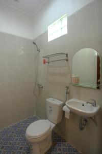 Ένα μπάνιο στο DeRose Guest House