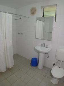 Bathroom sa Taklam Lodge And Tours