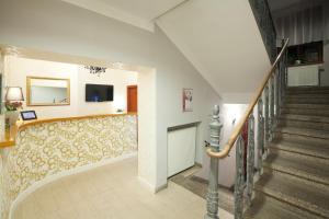 TV/trung tâm giải trí tại Pytloun Self Check-in Hotel Liberec