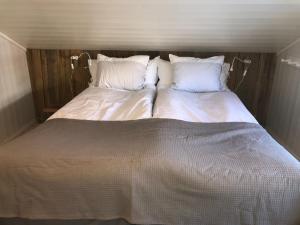 Säng eller sängar i ett rum på Stallet - Hemma hos Mait