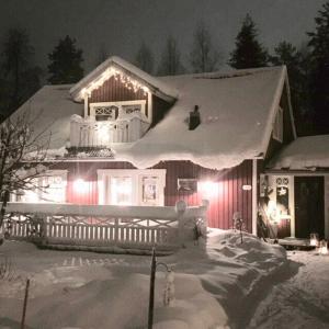 Villa Red House Arctic Circle v zimě