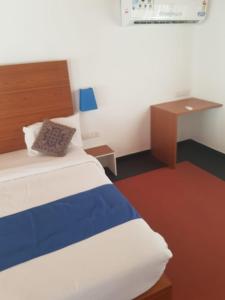Łóżko lub łóżka w pokoju w obiekcie Flyzone Seashell Cottages Only For Indian Nationals with valid entry permit