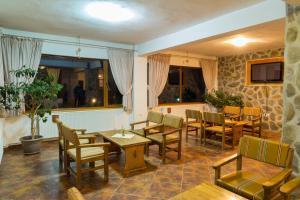 a restaurant with tables and chairs in a room at Pensiunea Aron 2 in Bran